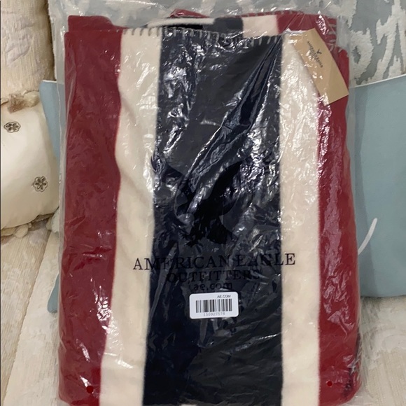 NWT American Eagle Fleece Blanket/Throw - Picture 2 of 4